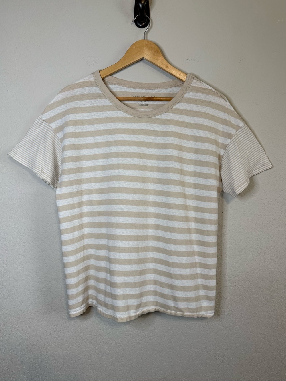 American Eagle Cotton Light Tan Beige and White Striped Crewneck Tee Size Small